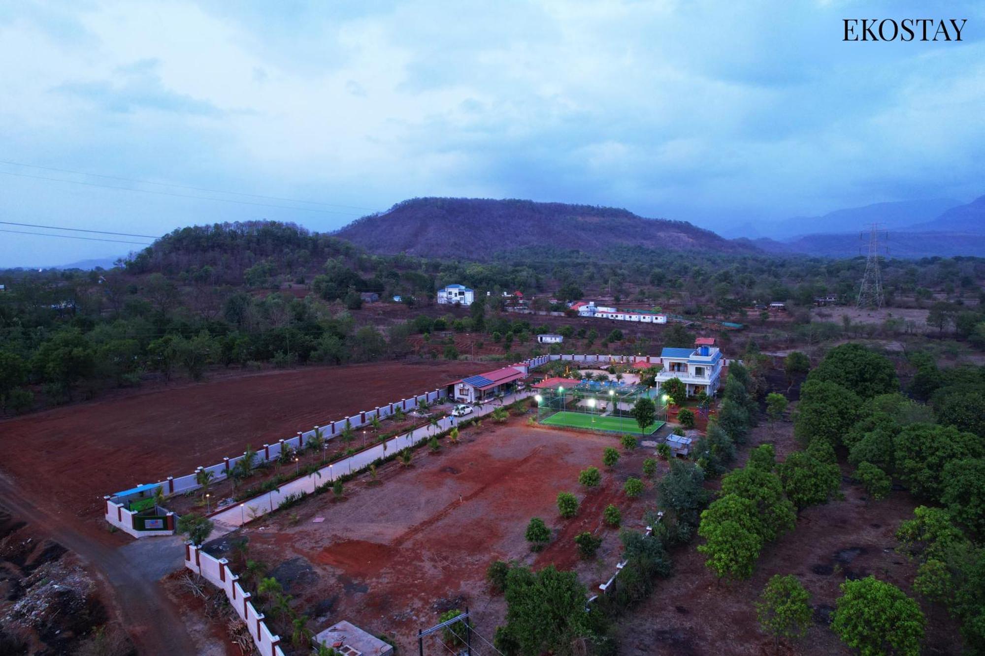 Ekostay Gold Palm Estate I Cricket Turf I Rain Dance I 2 Acre Property Karjat Extérieur photo