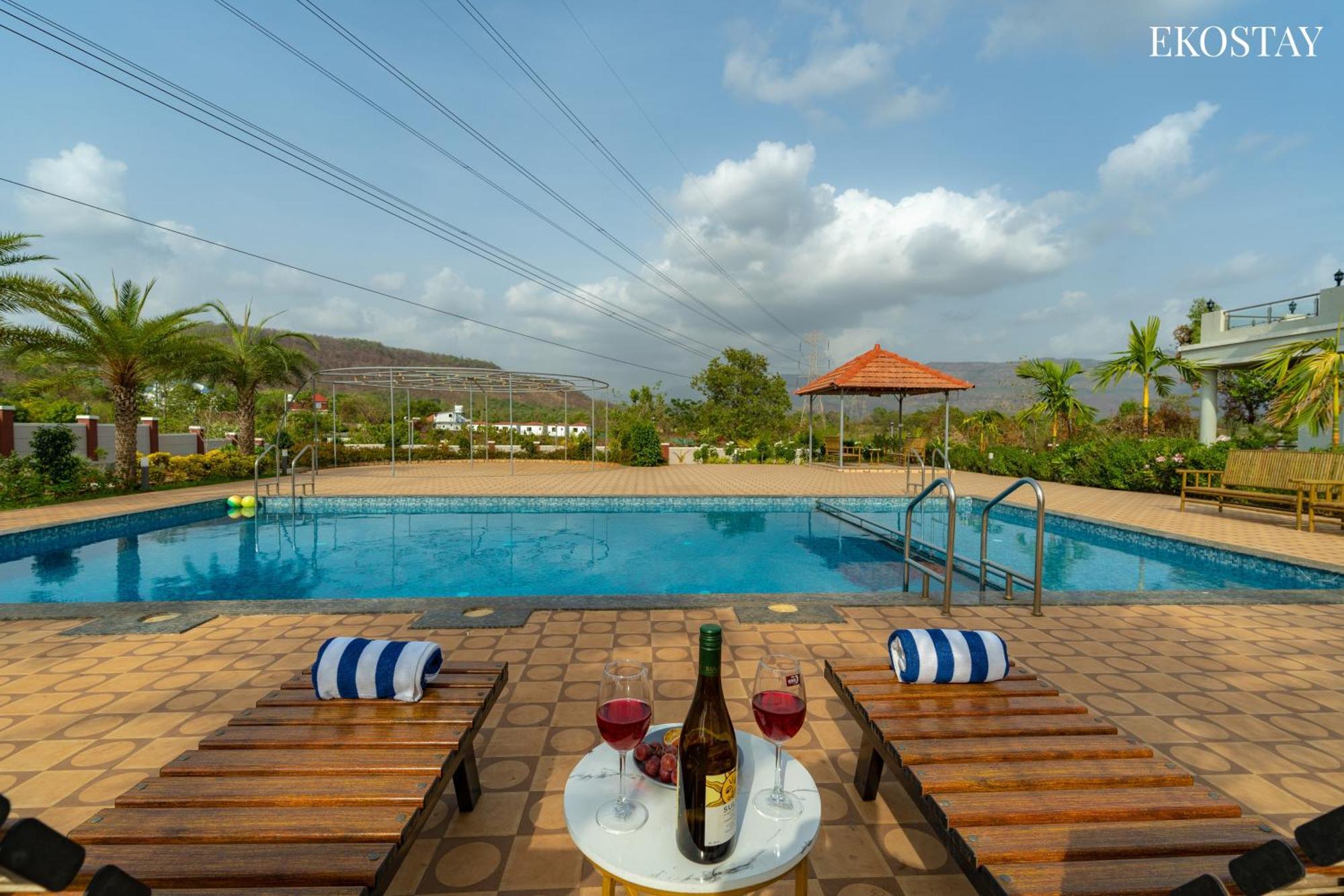 Ekostay Gold Palm Estate I Cricket Turf I Rain Dance I 2 Acre Property Karjat Extérieur photo