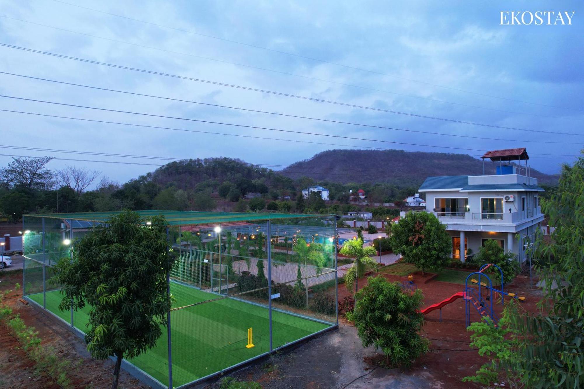 Ekostay Gold Palm Estate I Cricket Turf I Rain Dance I 2 Acre Property Karjat Extérieur photo